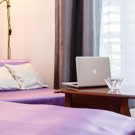 City Center Apartment With Balcony Belgrád Kültér fotó