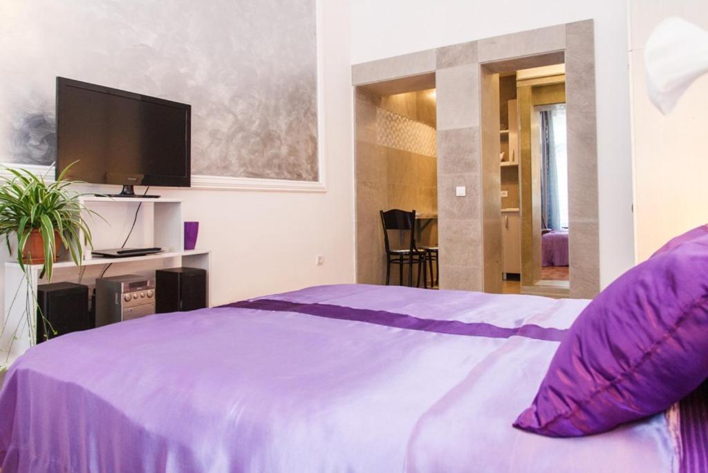 City Center Apartment With Balcony Belgrád Kültér fotó
