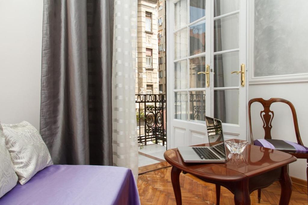City Center Apartment With Balcony Belgrád Kültér fotó
